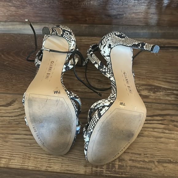 Gianni Bini 7.5 Like new Snake Print Strappy Heels - Picture 2 of 3